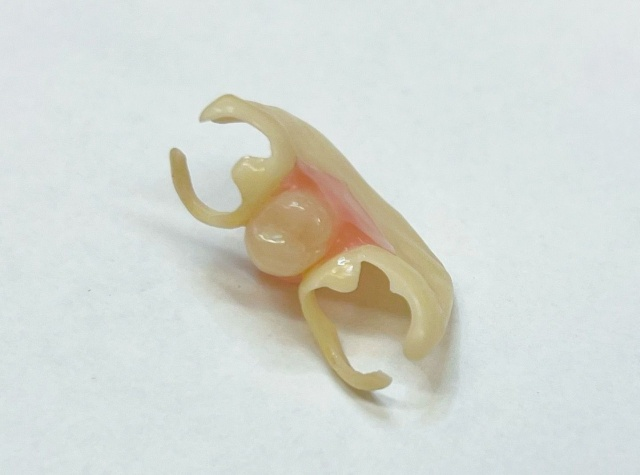 Snímatelná náhrada ACETAL 12