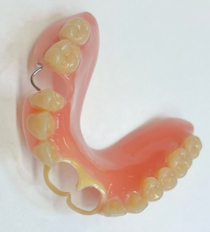 Snímatelná náhrada ACETAL 8